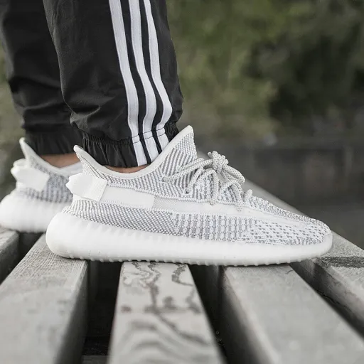 Les santiags noires à paillettes : un éclat dans le monde des chaussures de sport