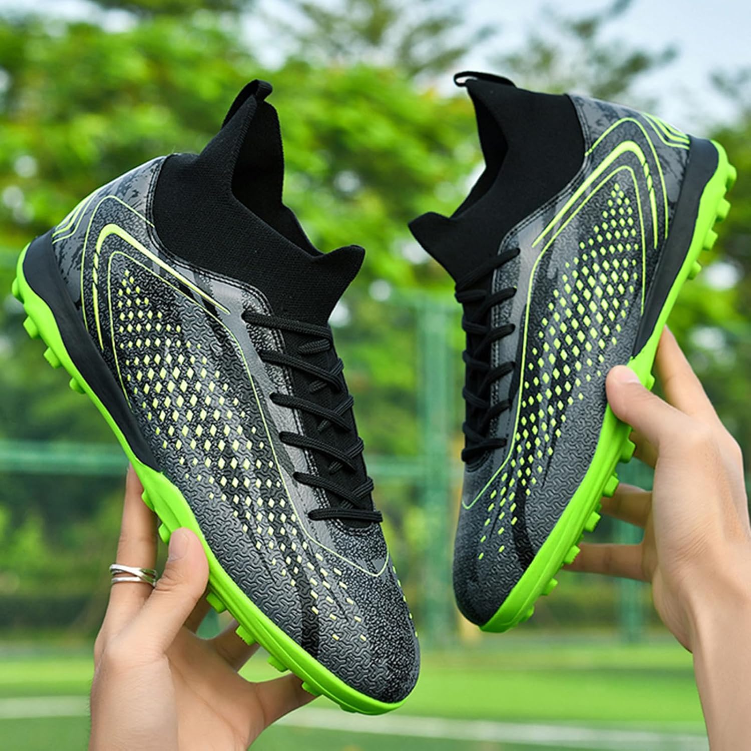 Donbest Chaussures de Football Garçon Crampons Enfant Chaussures de Futsal Fille Chaussures de Sport Antidérapants Adolescents Noir 38 EU