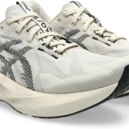 Test Asics Novablast 5 : des baskets très rebondissantes pour l’entraînement long