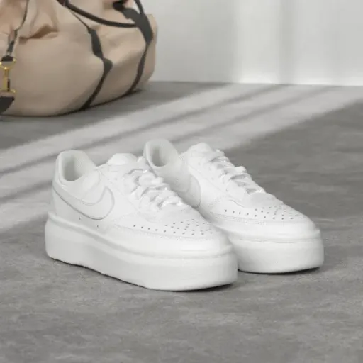Test Nike Court Vision Alta LTR : des baskets plateformes blanches qui misent surtout sur le style